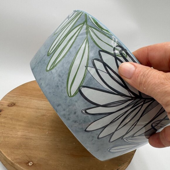 Crate & Barrel Cruz Botanical Melamine Serving Bowl And 4 plates - Picture 9 of 13